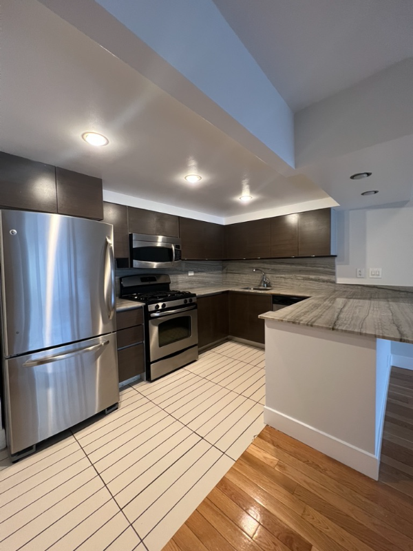Primary Photo - 360 E 65th St