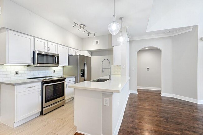 Building Photo - 15200 Memorial Dr
