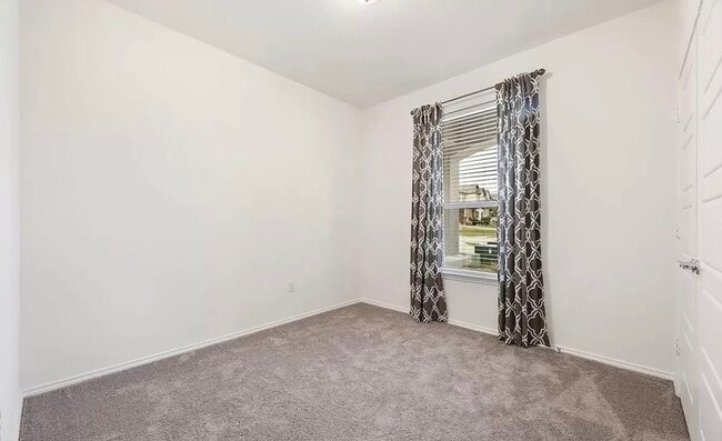 Foto del edificio - 100 Jarbridge Dr