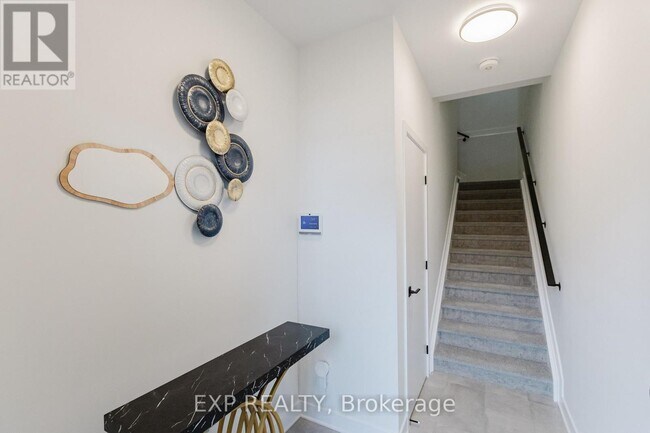 Building Photo - 506 Gravity Private