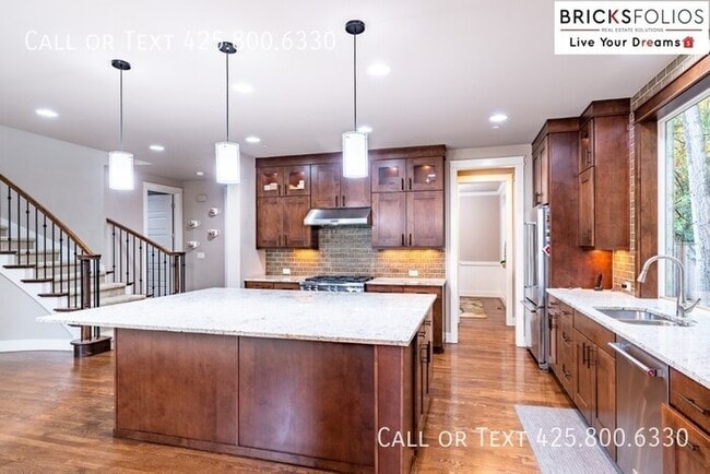 Building Photo - Discover the Perfect Blend of Comfort and ...