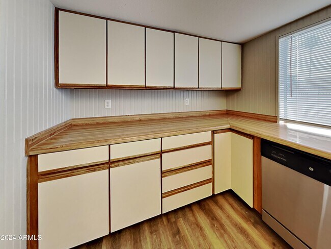 Building Photo - 4243 W Gardenia Dr