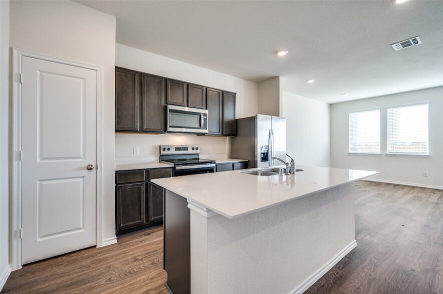 Foto principal - 7024 Vining Dr