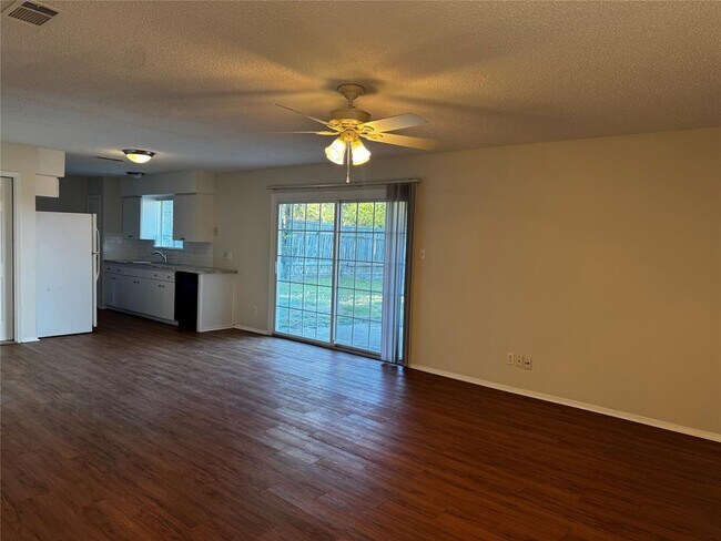 Foto del edificio - 1006 Warrington Dr