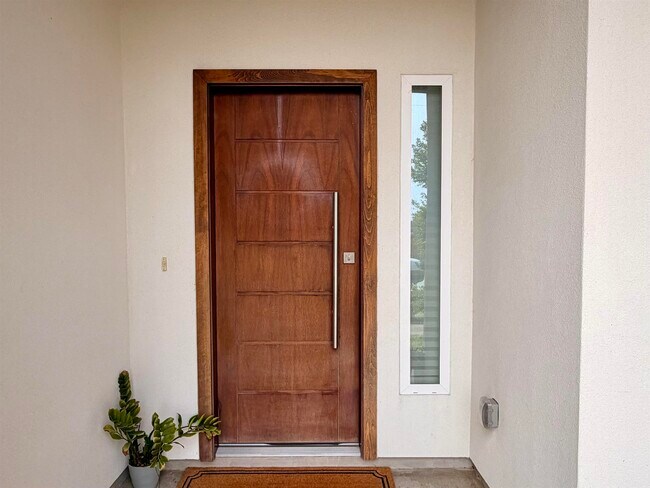 Foto del edificio - 9653 McPherson Rd