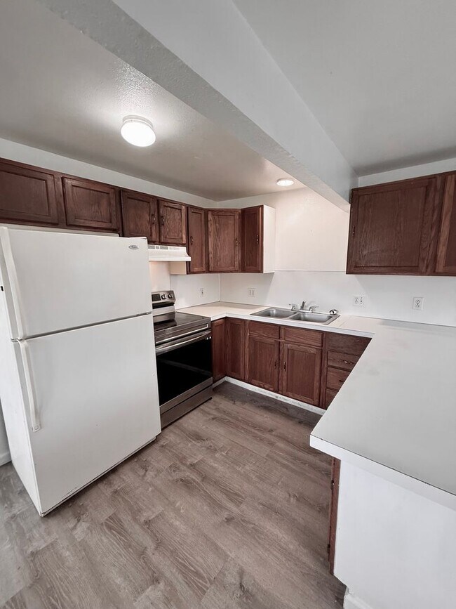 Foto del edificio - 313 N. "E"