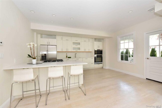 Foto del edificio - 1415 Old Northern Blvd