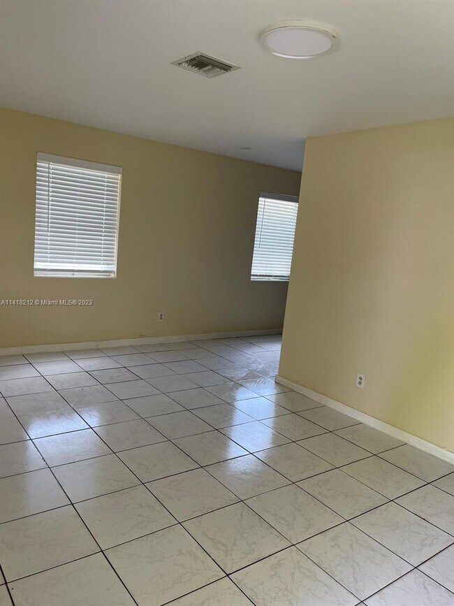 Building Photo - 1024 S K St