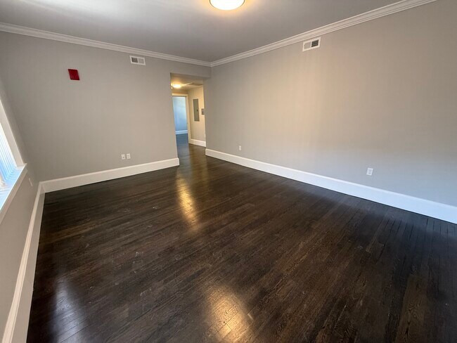 Foto del edificio - 72 Longwood Ave