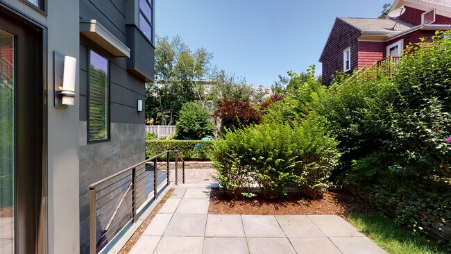 Foto del edificio - 138 Banks St