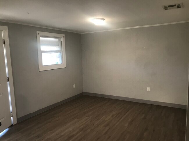 Building Photo - 1408 N Prater St
