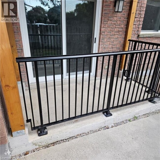 Building Photo - 3085 Kingsway Dr
