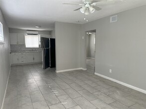 Building Photo - 3839 Mt Pleasant St