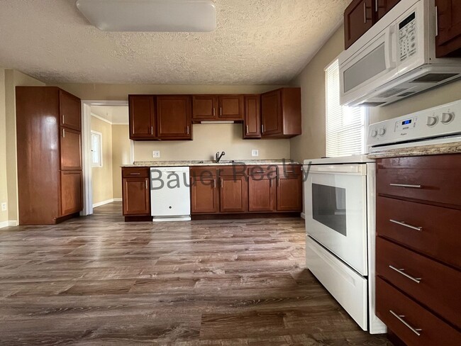 Building Photo - Renovated Two Bedroom Home