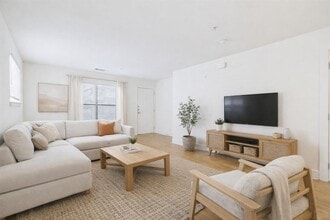 Building Photo - 711 W 32nd St