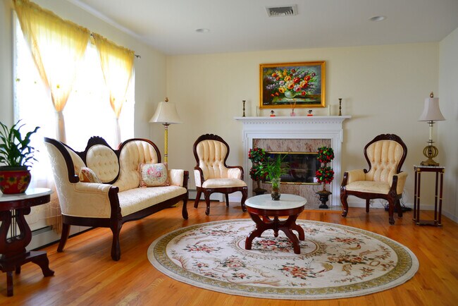 Building Photo - 338 38th St