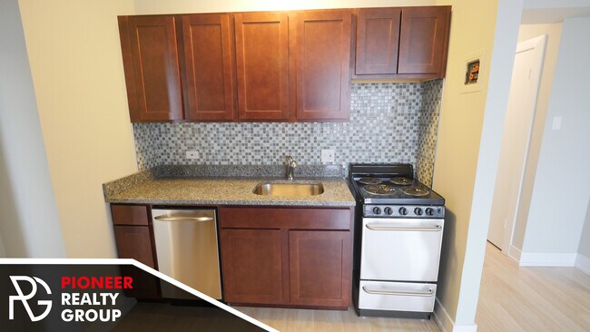 Foto del edificio - 429 W Wellington Ave