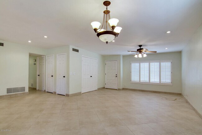 Foto del edificio - 8308 N 86th St