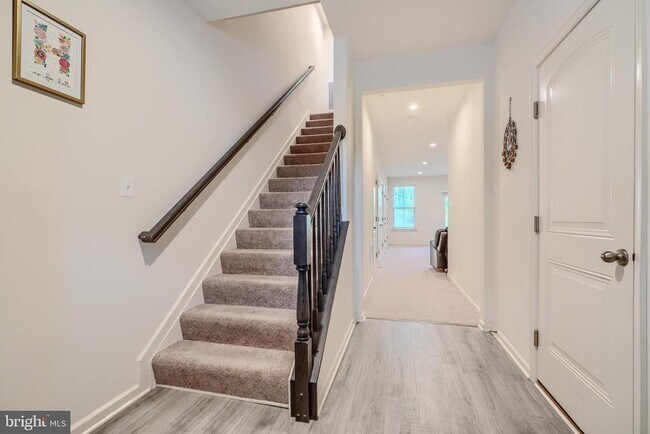 Foto del edificio - 7054 Fox Glove Ln