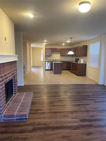 Building Photo - 10688 Midway Dr