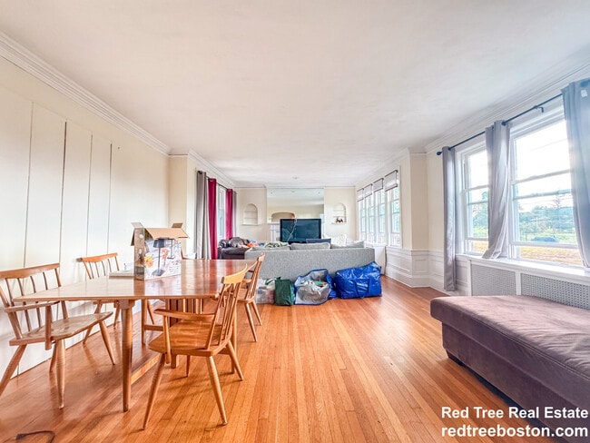 Building Photo - 28 Manet Rd