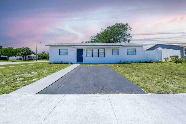 Building Photo - 510 SW 13th Pl