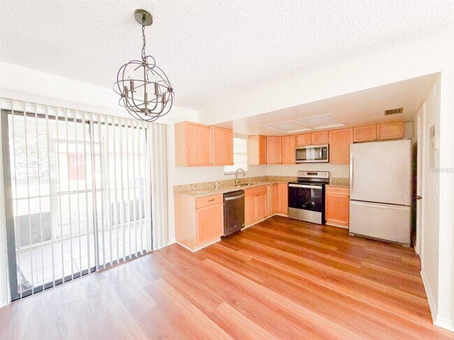 Foto del edificio - 2017 N Kelley Ave