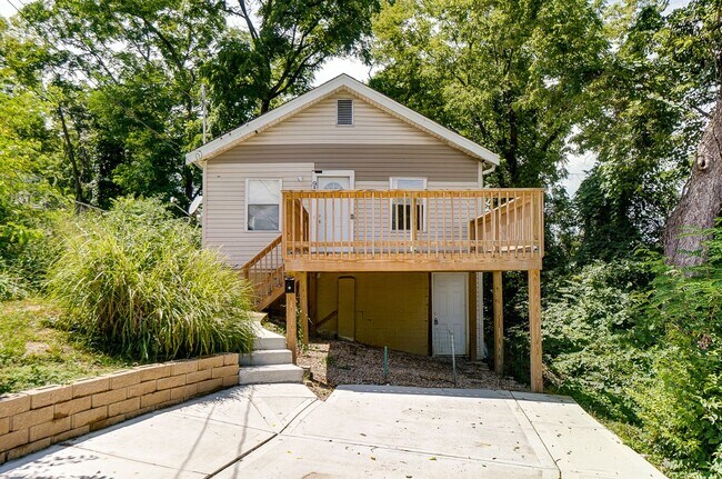 Building Photo - 2 Bed 1 Bath