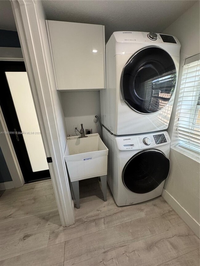 Building Photo - 7030 SW 87th Ct