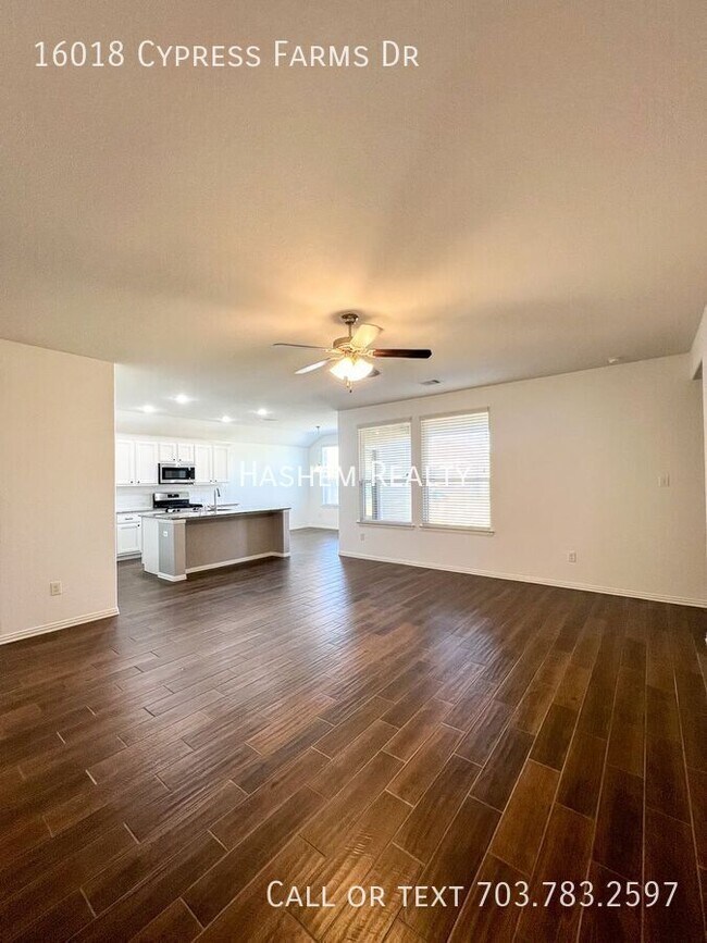 Foto del edificio - 16018 Cypress Farms Dr