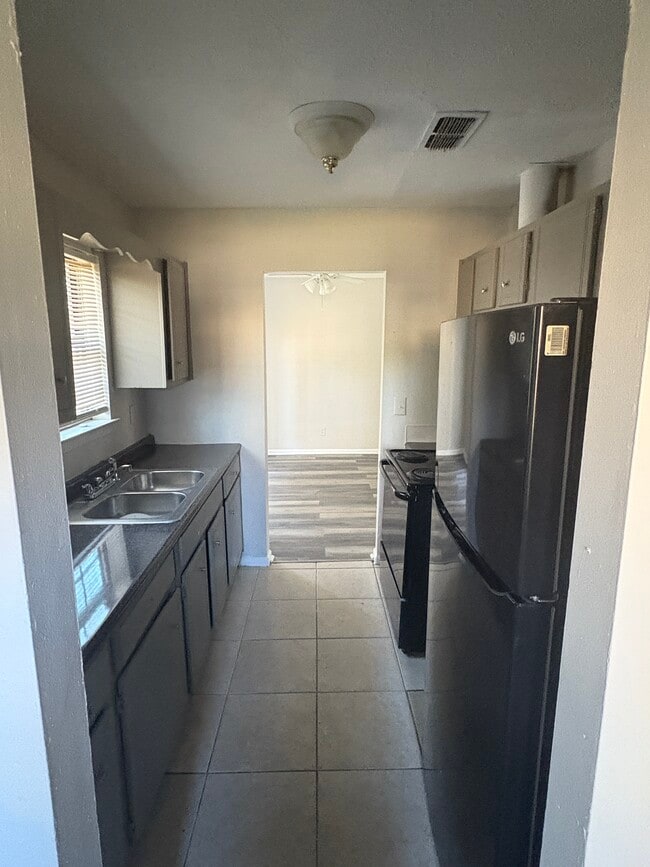 Building Photo - 3206 Montwood Dr