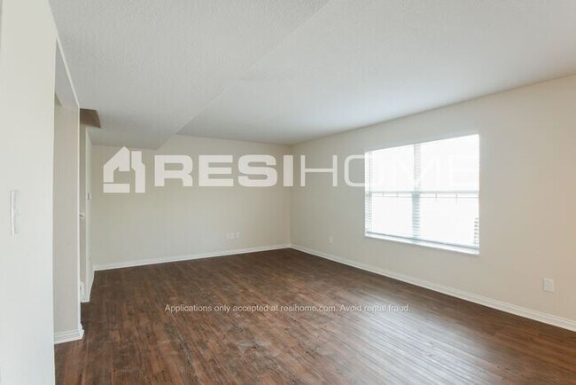 Building Photo - HOME FOR RENT!