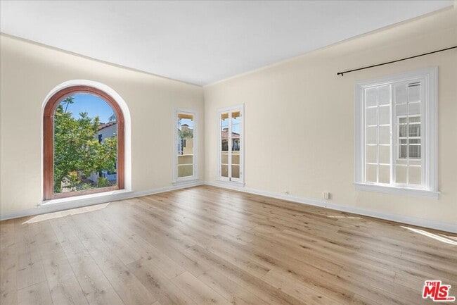 Foto del edificio - 429 N Gardner St