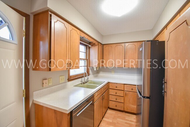 Foto del edificio - 2 Bedroom Duplex in Windsor Heights!!!