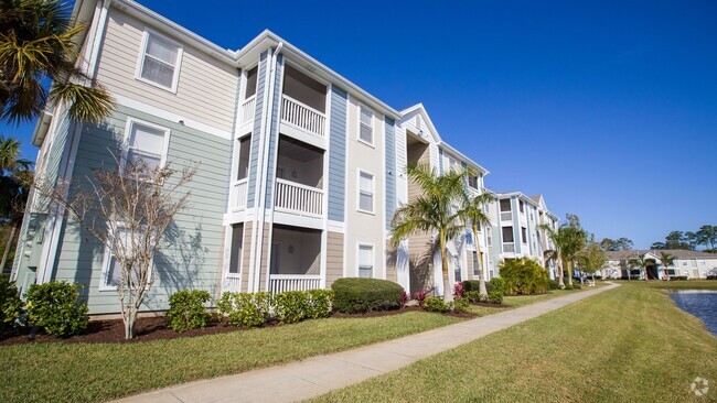 Building Photo - Grand Oaks At The Lake