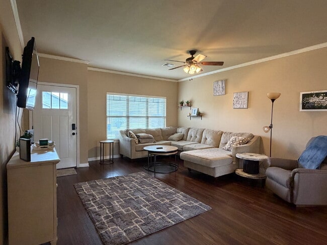 Building Photo - 3 Bedroom 2 Bath House for Lease!!