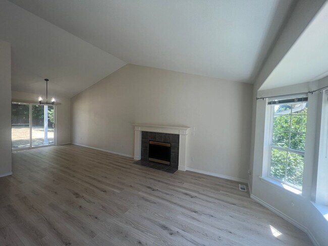 Building Photo - Desirable 3 Bedroom Buckley Home