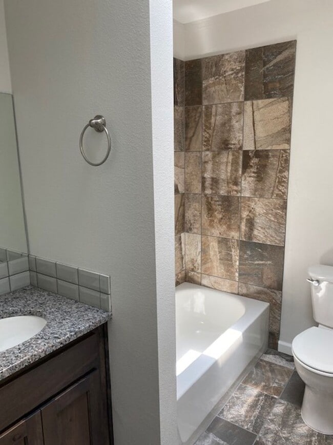 Building Photo - ALL PROSPECTIVE TENANTS MUST SUBMIT A $58 ...