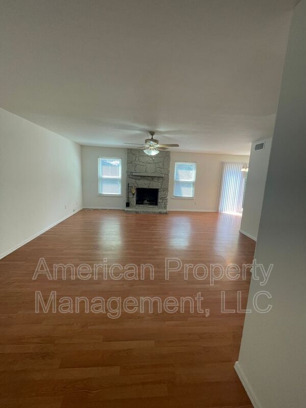Building Photo - 1704 W 62nd St S