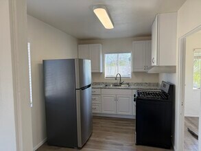 Building Photo - 826 E E St