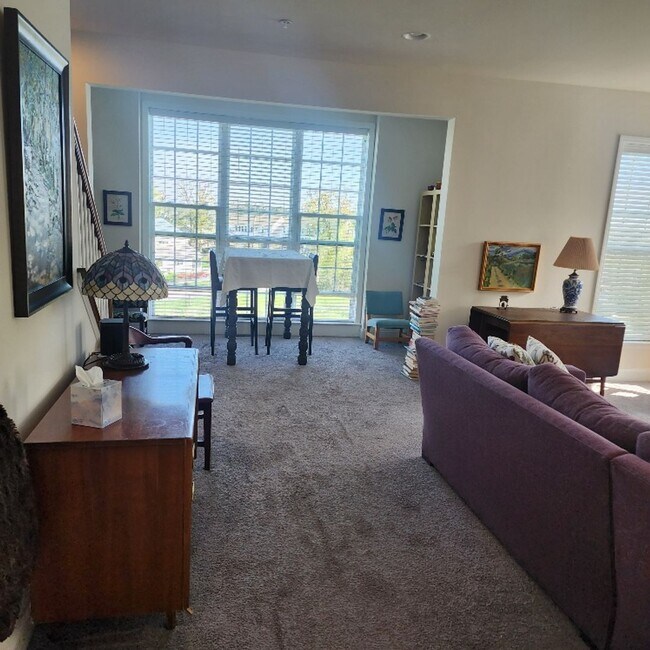 Foto del edificio - Welcome to this charming 3-bedroom, 2.5-ba...