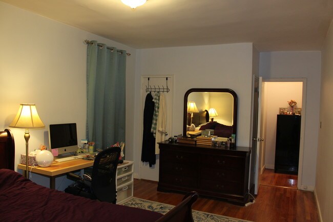 Large bedroom - 6735 Yellowstone Blvd