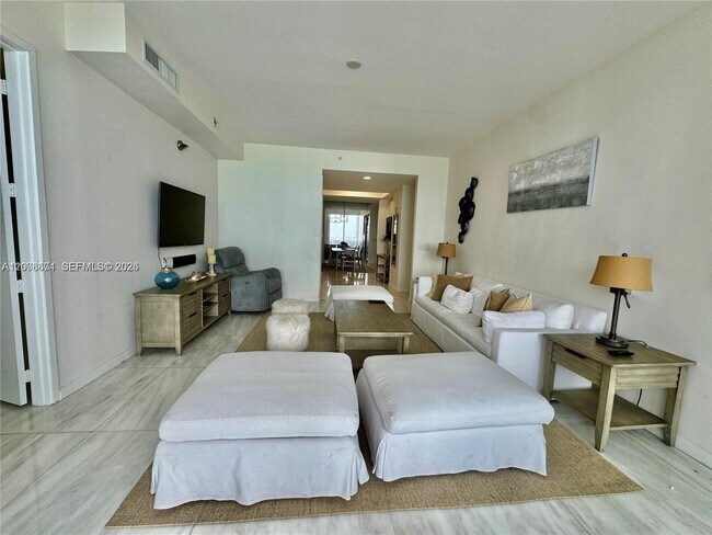 Foto del edificio - 18101 Collins Ave