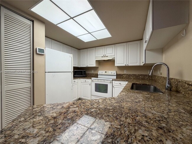 Foto del edificio - 1600 Crestwood Ct S