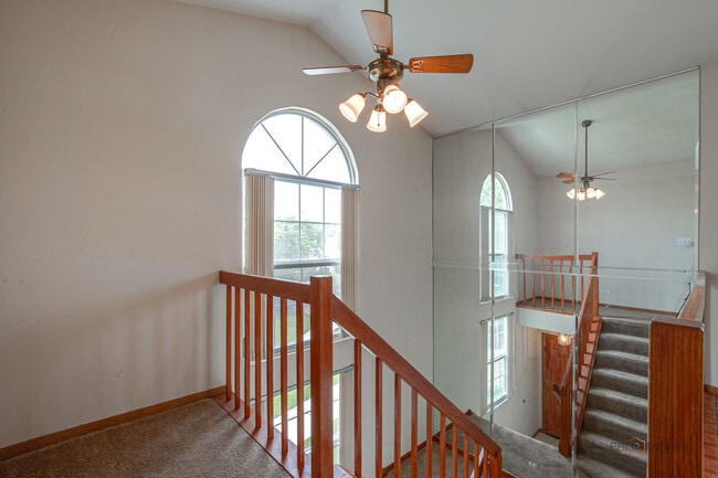 Building Photo - 614 Le Parc Cir