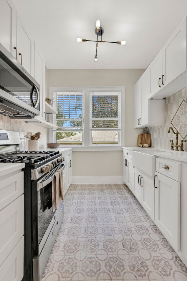 Building Photo - 2738 Riverside