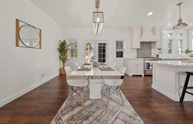 Foto del edificio - Spectacular 4BR/4BA! UNFURNISHED High End ...