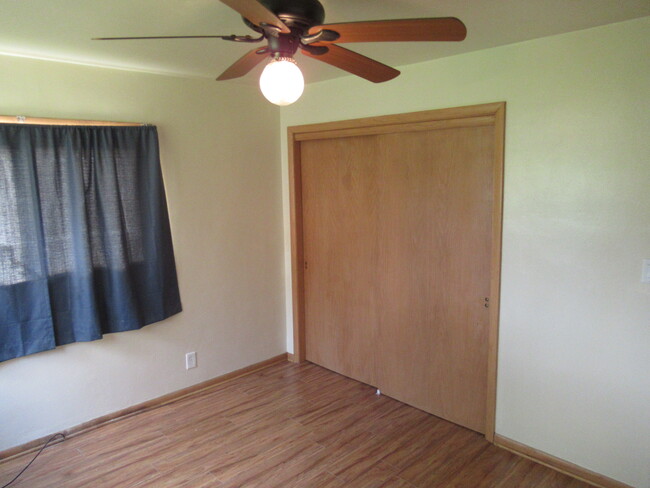 2nd BR - 7527 W Melvina St