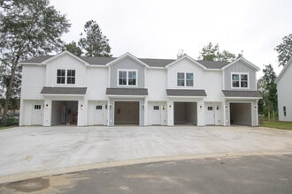 Building Photo - 1596 Maine St