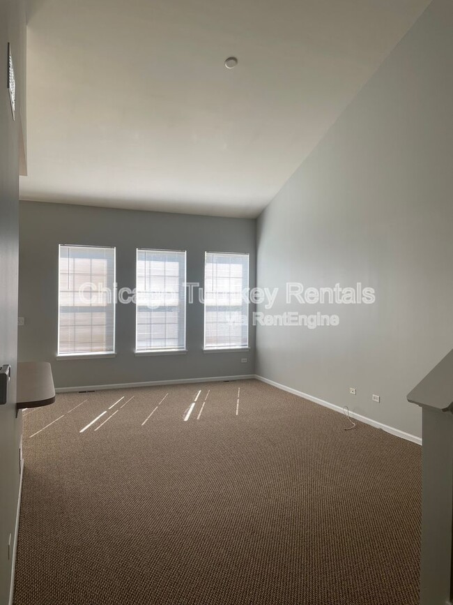 Building Photo - 527 Frieh Dr